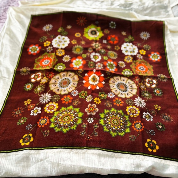 100% WOOL SCARF, BROWN/ORANGE/GREEN etc, 27 X 27 INCHES, WITH SMALL FRINGE, - Picture 1 of 3